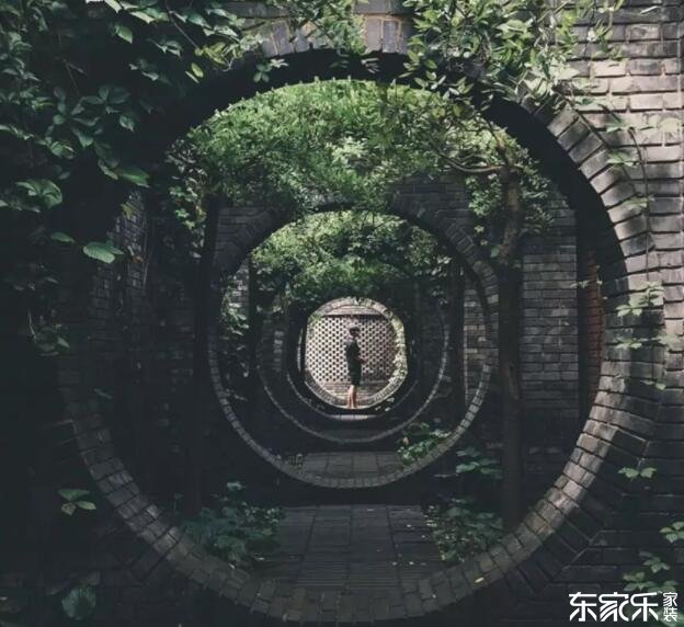 新砌墻體錯縫拼接，預留空隙，均勻受力